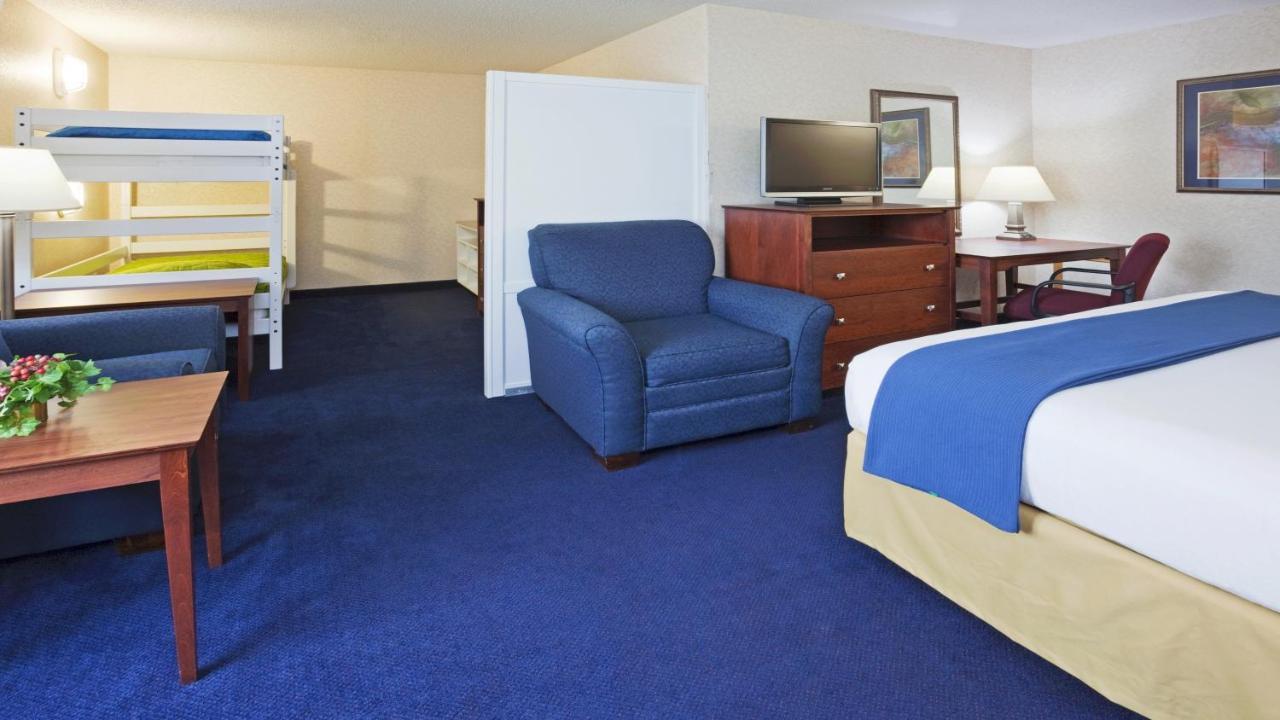 Holiday Inn Express Deforest By Ihg Exterior foto