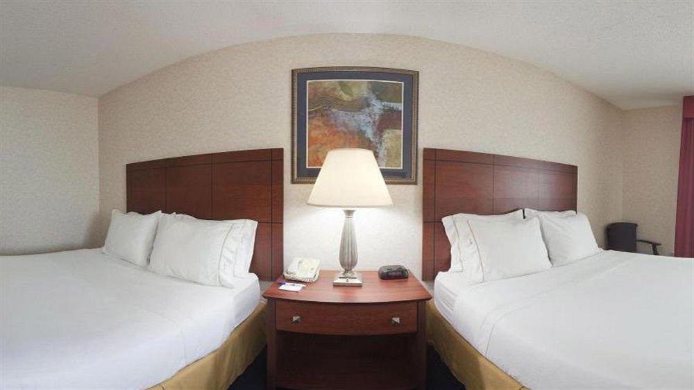 Holiday Inn Express Deforest By Ihg Exterior foto