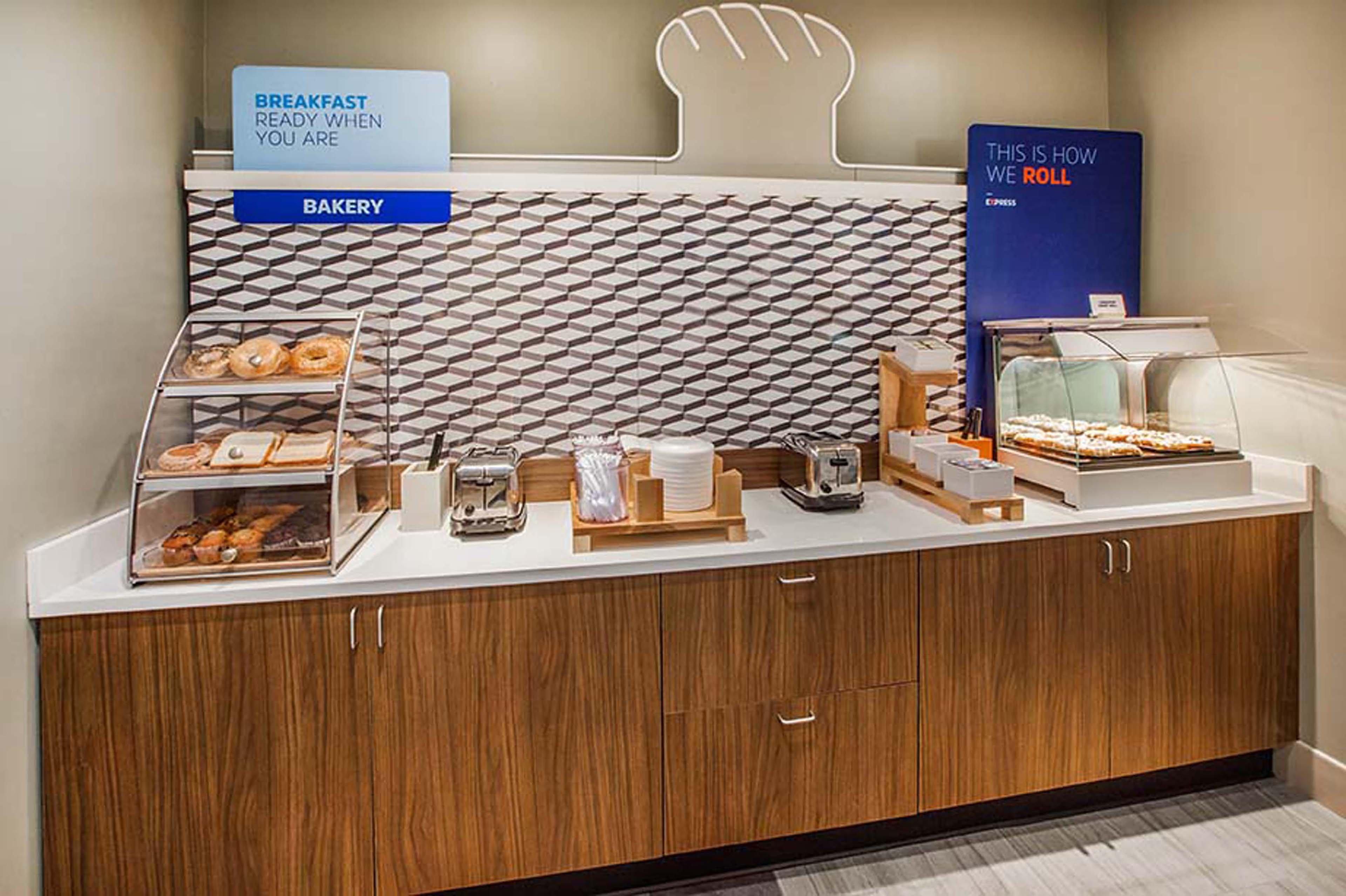 Holiday Inn Express Deforest By Ihg Exterior foto