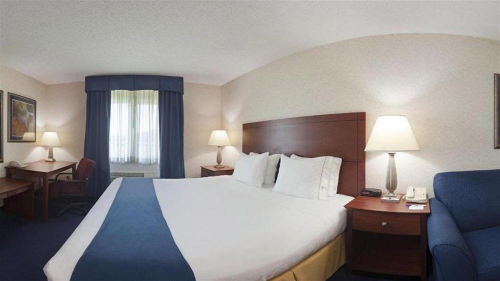 Holiday Inn Express Deforest By Ihg Exterior foto